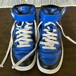 Boys Nike 5.5 gently used sneakers